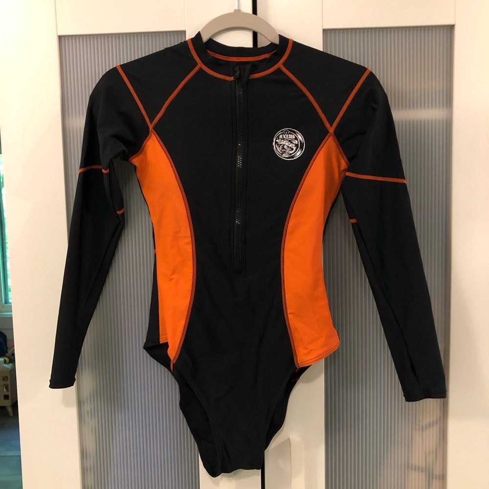 Axesea Rashguard Designed in Australia Size 4